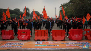Buruh Nekat Mogok Kerja Meminta UMP Tingkatkan
