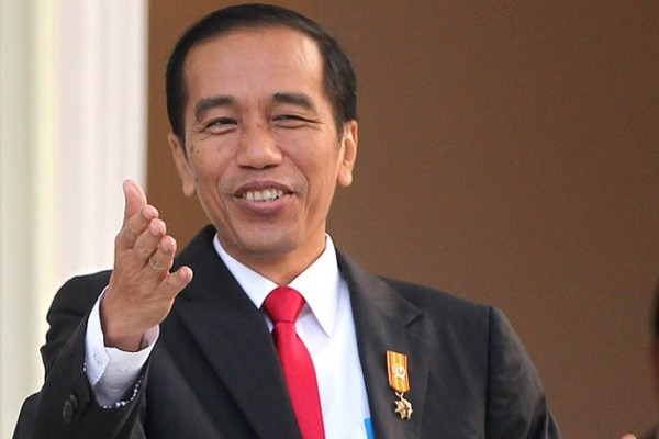 Pantun Jokowi : Agar Pembangunan Terus, Pinjam Dulu Seratus