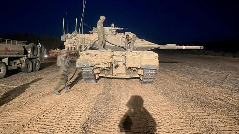 Tank – Tank Penghancur Israel Kembali Serbu Gaza