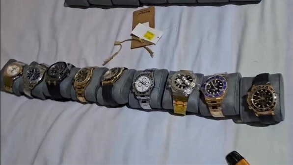 Perampokan 18 Jam Tangan Mewah