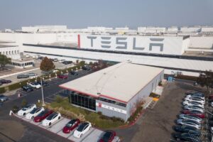 Mobil Tesla Terbakar