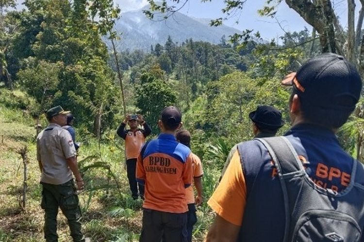 100 Hektar Hutan Terbakar di Lereng Gunung Agung